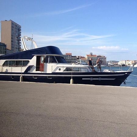 Hôtel Yacht bateau moteur Benetti 19m à Sète Extérieur photo