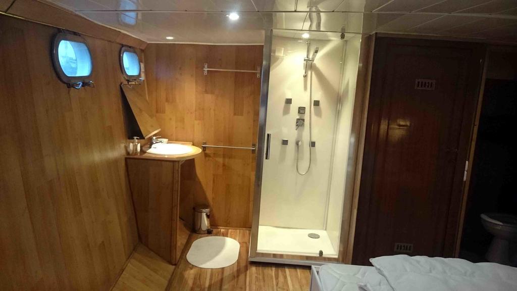 Hôtel Yacht bateau moteur Benetti 19m à Sète Extérieur photo