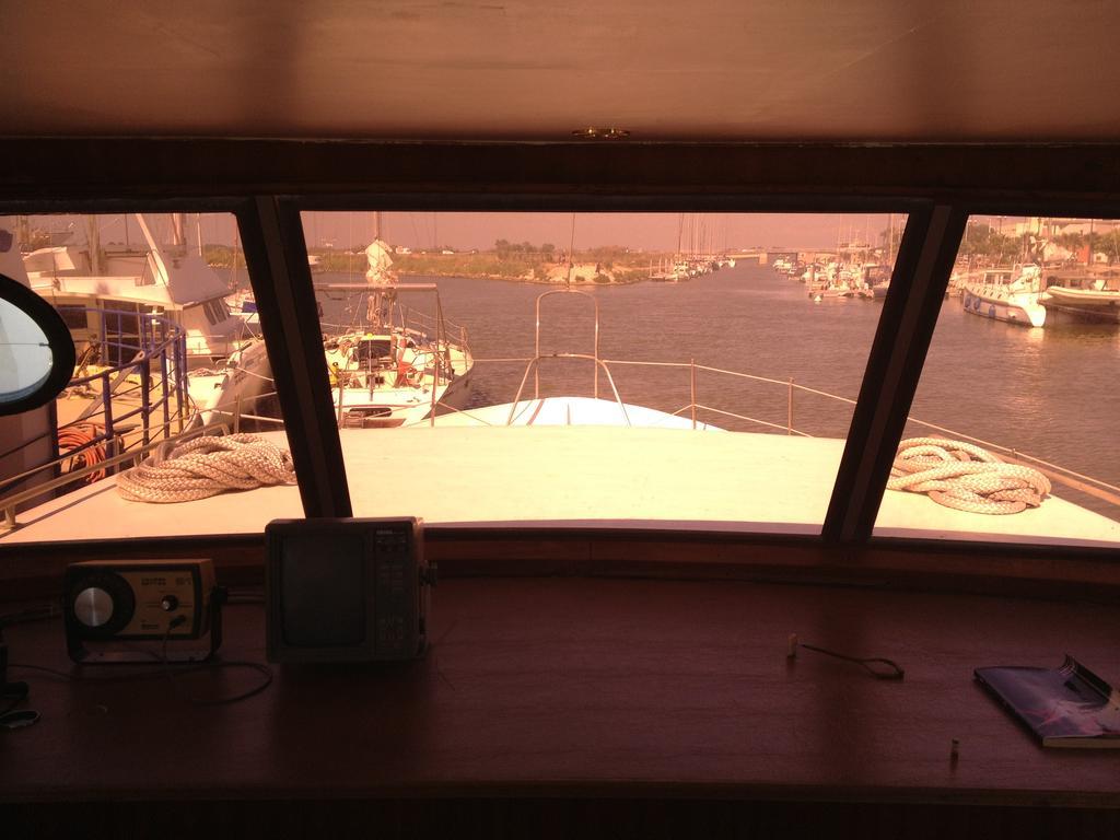 Hôtel Yacht bateau moteur Benetti 19m à Sète Extérieur photo