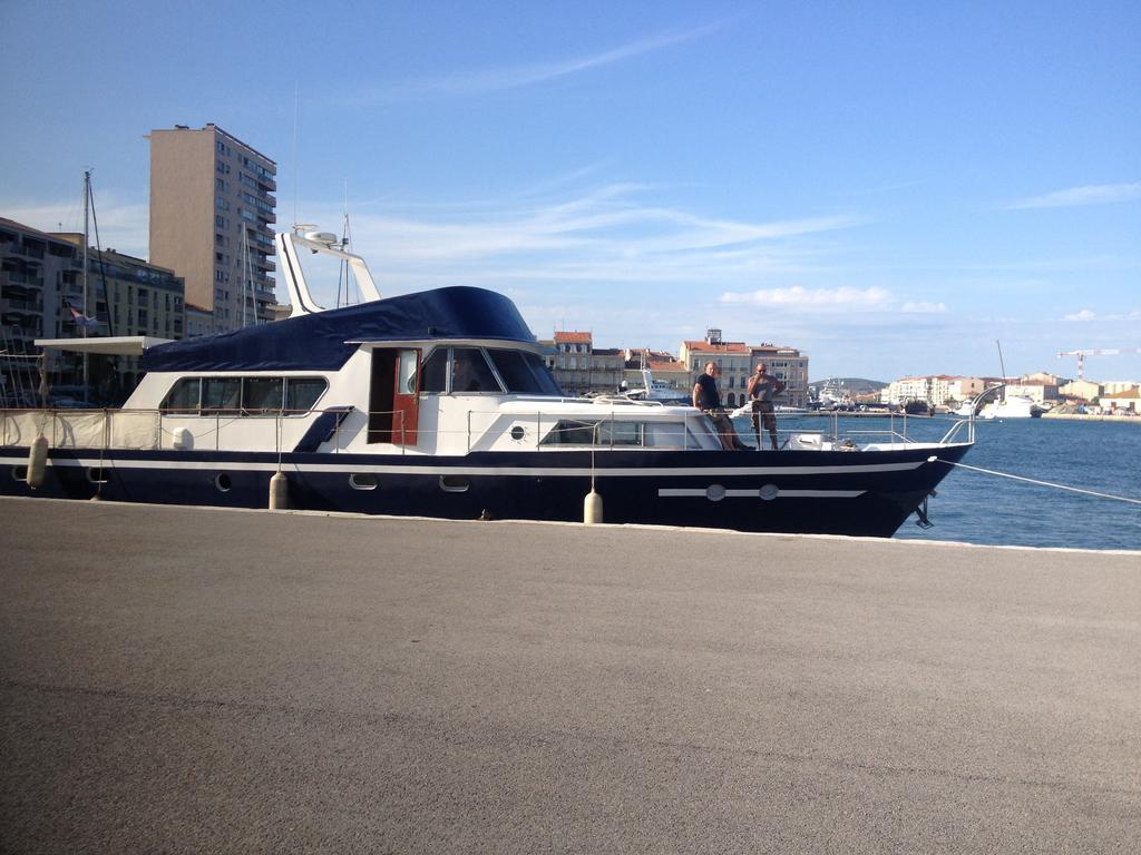 Hôtel Yacht bateau moteur Benetti 19m à Sète Extérieur photo