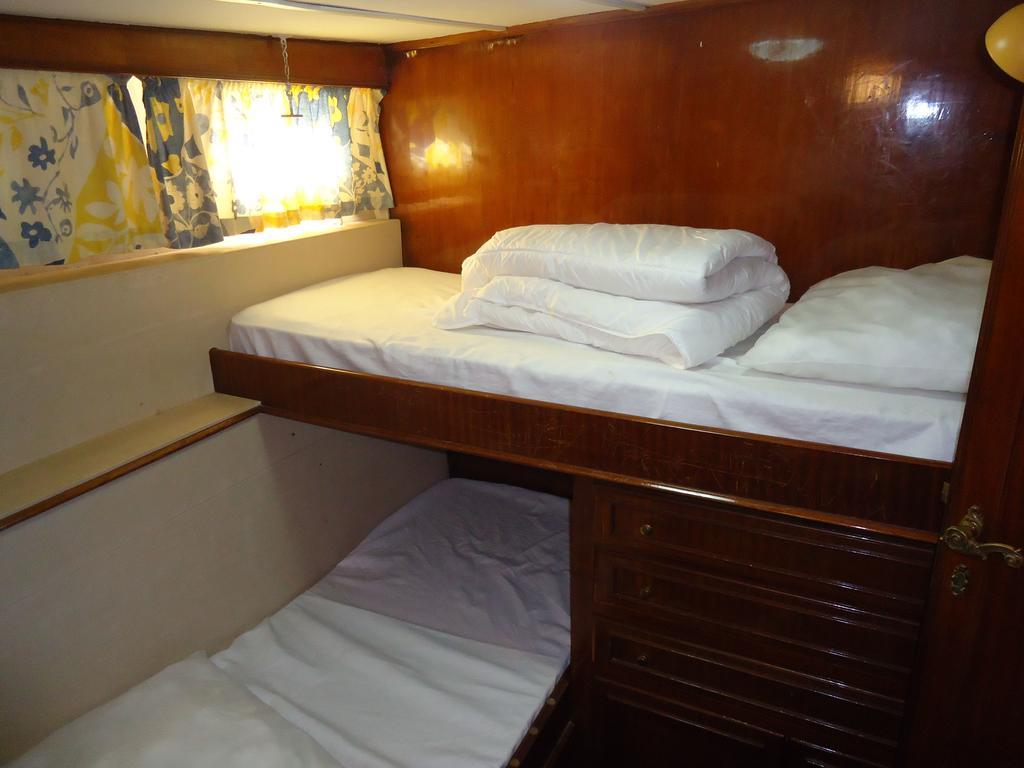Hôtel Yacht bateau moteur Benetti 19m à Sète Extérieur photo