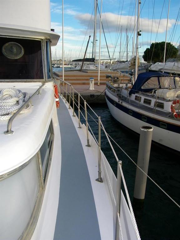 Hôtel Yacht bateau moteur Benetti 19m à Sète Extérieur photo